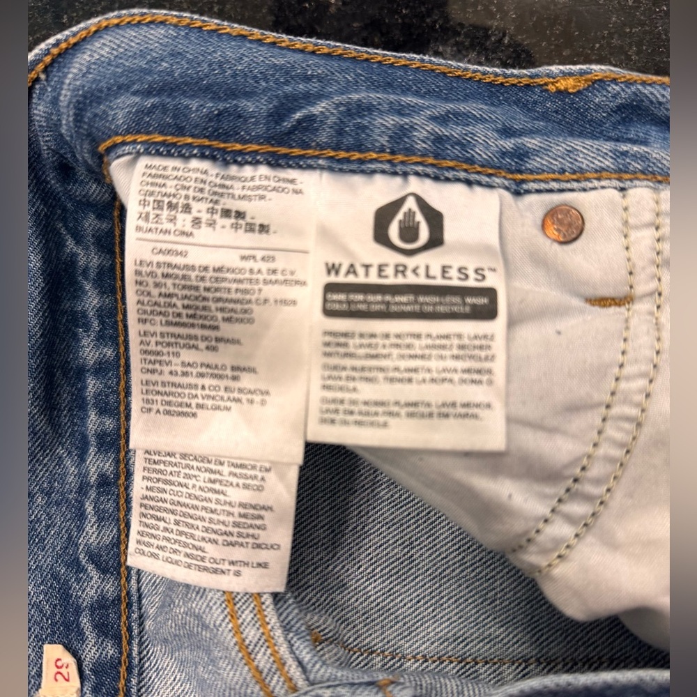 NWOT Levi's Wedgie Straight Premium Denim Size 29 - Picture 4 of 7